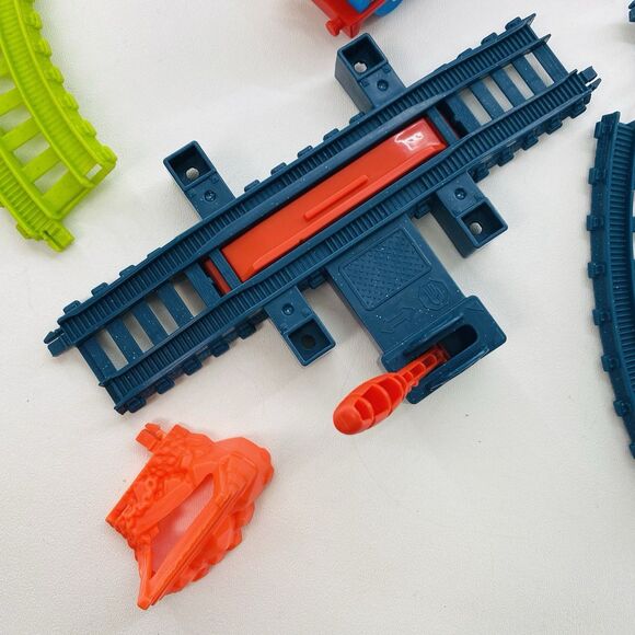 Thomas & Friends Motorized Toy Train Set Fix em Up Friends with Carly the Crane - Picture 6 of 9